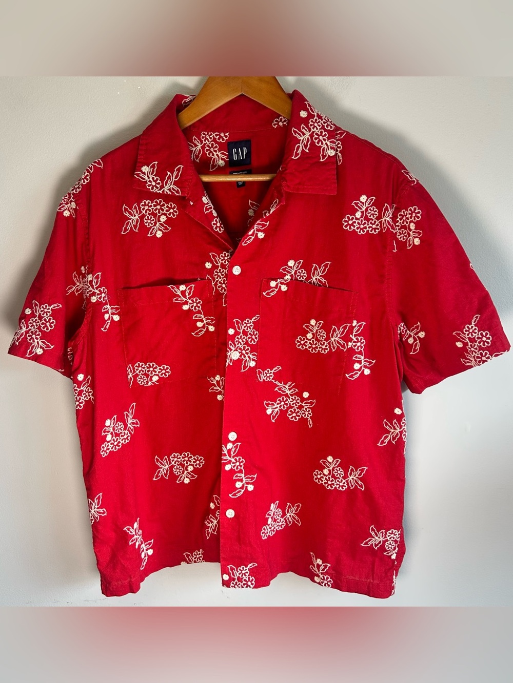 GAP Men’s Button Up Shirt Size M Linen Cotton Red Embroidered Floral Camp Collar